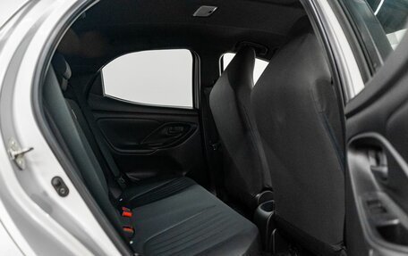 Toyota Yaris, 2021 год, 1 099 000 рублей, 7 фотография