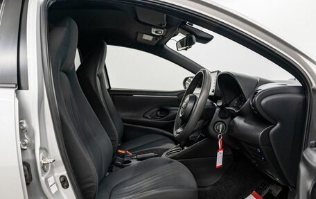 Toyota Yaris, 2021 год, 1 099 000 рублей, 6 фотография