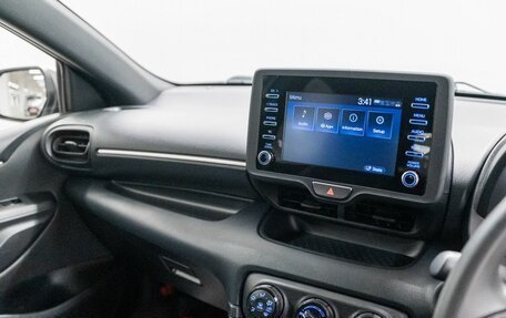Toyota Yaris, 2021 год, 1 099 000 рублей, 11 фотография