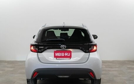 Toyota Yaris, 2021 год, 1 099 000 рублей, 4 фотография