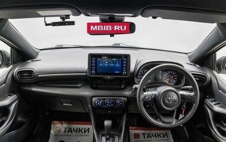 Toyota Yaris, 2021 год, 1 099 000 рублей, 8 фотография