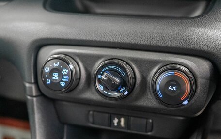 Toyota Yaris, 2021 год, 1 099 000 рублей, 13 фотография