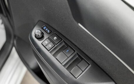 Toyota Yaris, 2021 год, 1 099 000 рублей, 16 фотография
