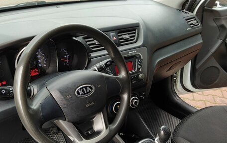 KIA Rio III рестайлинг, 2011 год, 800 000 рублей, 17 фотография