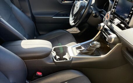 Toyota RAV4, 2021 год, 2 700 000 рублей, 5 фотография
