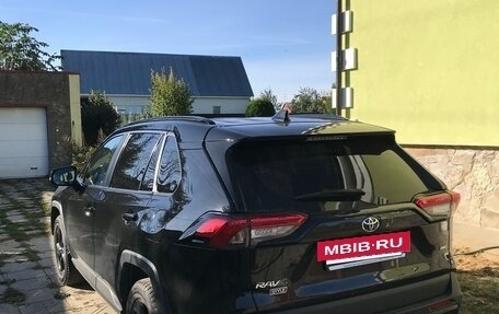 Toyota RAV4, 2021 год, 2 700 000 рублей, 3 фотография