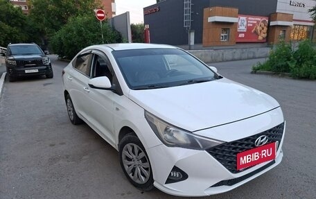 Hyundai Solaris II рестайлинг, 2021 год, 980 000 рублей, 4 фотография