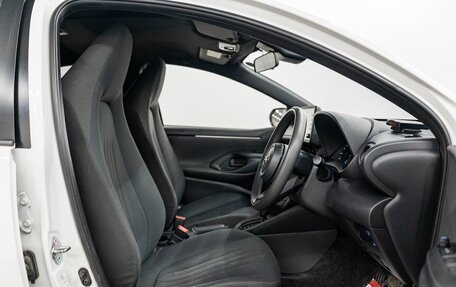 Toyota Yaris, 2021 год, 1 125 000 рублей, 6 фотография