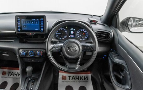 Toyota Yaris, 2021 год, 1 125 000 рублей, 9 фотография