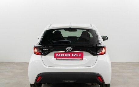 Toyota Yaris, 2021 год, 1 125 000 рублей, 4 фотография