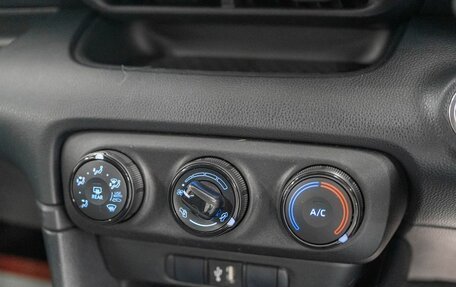 Toyota Yaris, 2021 год, 1 125 000 рублей, 14 фотография