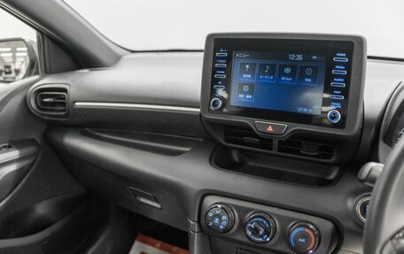 Toyota Yaris, 2021 год, 1 125 000 рублей, 11 фотография