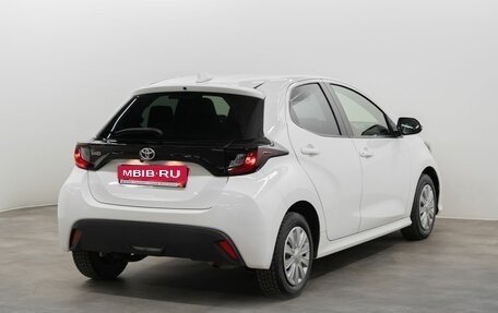 Toyota Yaris, 2021 год, 1 125 000 рублей, 3 фотография