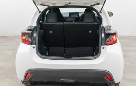 Toyota Yaris, 2021 год, 1 125 000 рублей, 18 фотография