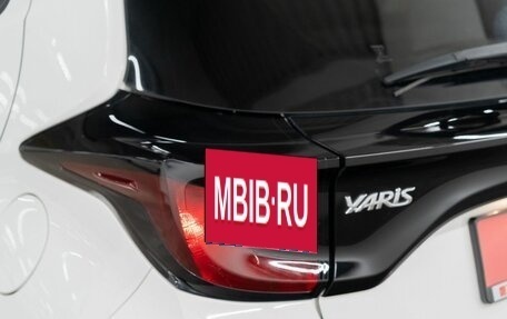 Toyota Yaris, 2021 год, 1 125 000 рублей, 21 фотография