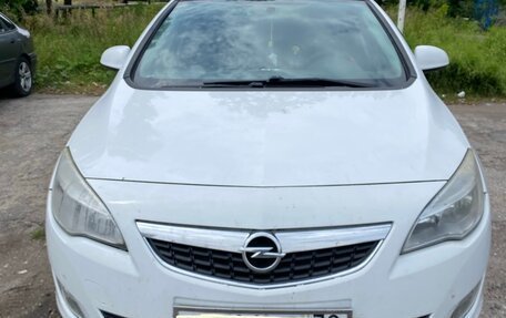 Opel Astra J, 2011 год, 630 000 рублей, 1 фотография