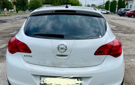 Opel Astra J, 2011 год, 630 000 рублей, 2 фотография