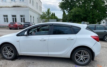 Opel Astra J, 2011 год, 630 000 рублей, 3 фотография