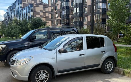 Renault Sandero I, 2013 год, 700 000 рублей, 2 фотография