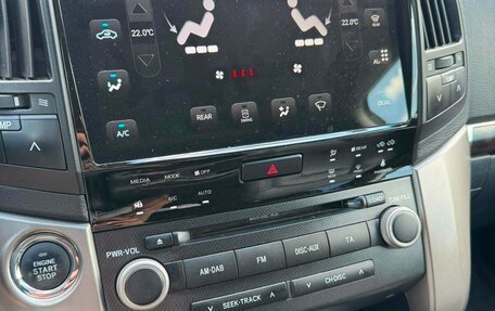 Toyota Land Cruiser 200, 2010 год, 2 300 000 рублей, 7 фотография