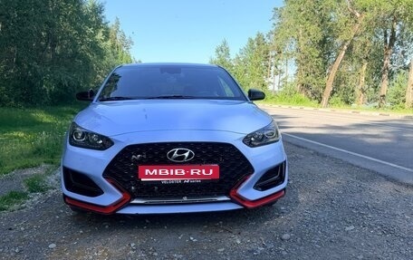 Hyundai Veloster II, 2022 год, 3 600 000 рублей, 1 фотография