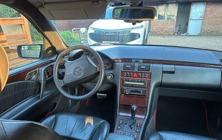 Mercedes-Benz E-Класс, 1997 год, 600 000 рублей, 5 фотография