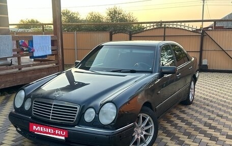Mercedes-Benz E-Класс, 1997 год, 600 000 рублей, 3 фотография