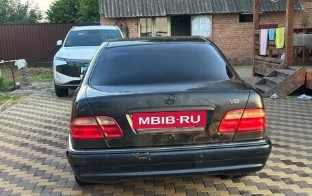 Mercedes-Benz E-Класс, 1997 год, 600 000 рублей, 4 фотография
