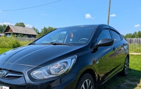 Hyundai Solaris II рестайлинг, 2013 год, 950 000 рублей, 2 фотография