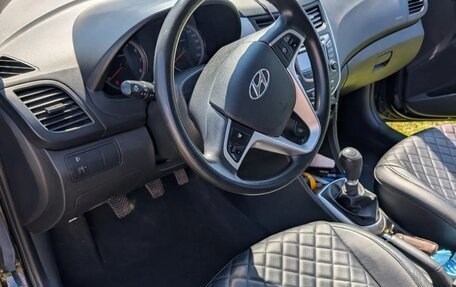 Hyundai Solaris II рестайлинг, 2013 год, 950 000 рублей, 8 фотография