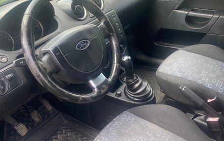 Ford Fiesta, 2005 год, 290 000 рублей, 3 фотография
