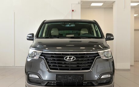 Hyundai H-1 II рестайлинг, 2019 год, 3 250 000 рублей, 2 фотография