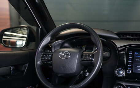 Toyota Hilux VIII, 2021 год, 5 680 000 рублей, 9 фотография