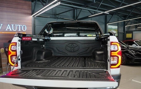 Toyota Hilux VIII, 2021 год, 5 680 000 рублей, 14 фотография