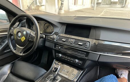 BMW 5 серия, 2011 год, 980 000 рублей, 16 фотография