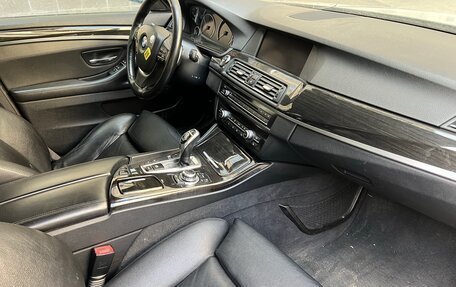 BMW 5 серия, 2011 год, 980 000 рублей, 13 фотография