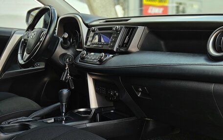 Toyota RAV4, 2018 год, 2 200 000 рублей, 10 фотография