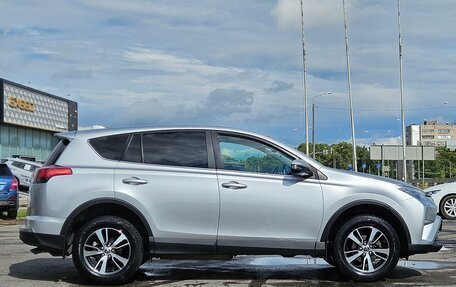 Toyota RAV4, 2018 год, 2 200 000 рублей, 4 фотография