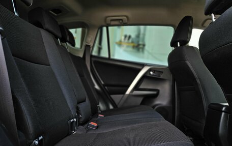 Toyota RAV4, 2018 год, 2 200 000 рублей, 13 фотография