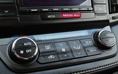 Toyota RAV4, 2018 год, 2 200 000 рублей, 15 фотография