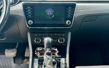 Skoda Superb III рестайлинг, 2018 год, 1 890 000 рублей, 10 фотография