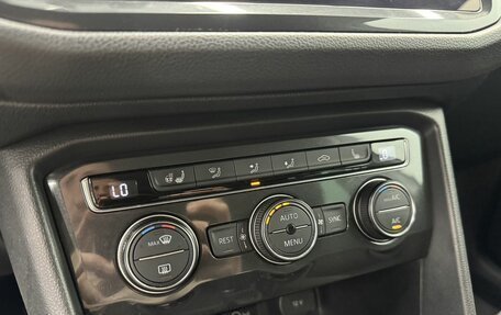 Volkswagen Tiguan II, 2018 год, 2 000 000 рублей, 20 фотография