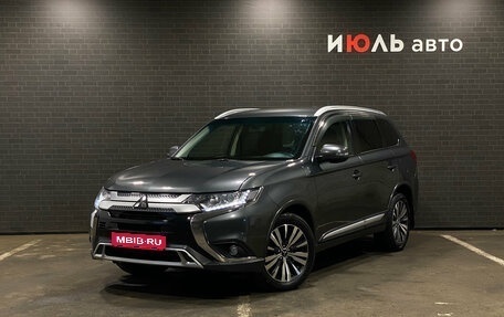 Mitsubishi Outlander III рестайлинг 3, 2019 год, 2 300 000 рублей, 1 фотография