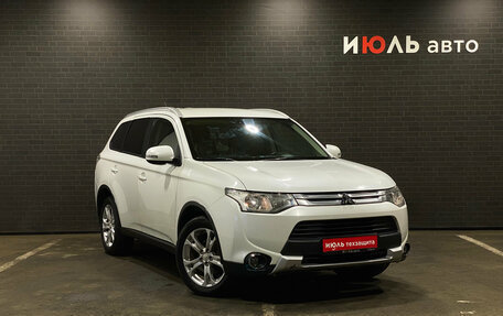 Mitsubishi Outlander III рестайлинг 3, 2014 год, 1 490 000 рублей, 3 фотография