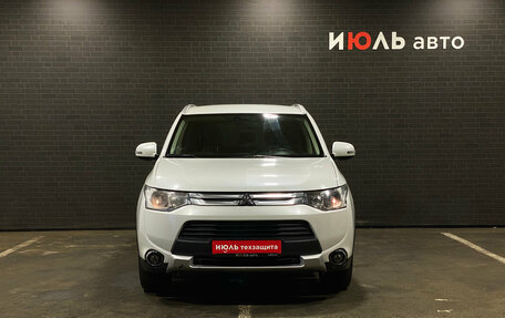 Mitsubishi Outlander III рестайлинг 3, 2014 год, 1 490 000 рублей, 2 фотография