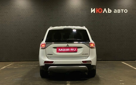Mitsubishi Outlander III рестайлинг 3, 2014 год, 1 490 000 рублей, 6 фотография