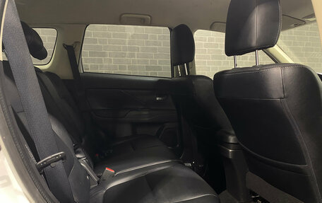 Mitsubishi Outlander III рестайлинг 3, 2014 год, 1 490 000 рублей, 11 фотография