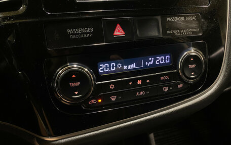 Mitsubishi Outlander III рестайлинг 3, 2014 год, 1 490 000 рублей, 13 фотография