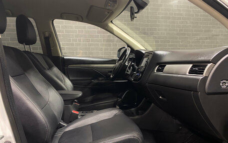 Mitsubishi Outlander III рестайлинг 3, 2014 год, 1 490 000 рублей, 10 фотография
