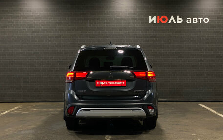 Mitsubishi Outlander III рестайлинг 3, 2019 год, 2 300 000 рублей, 6 фотография